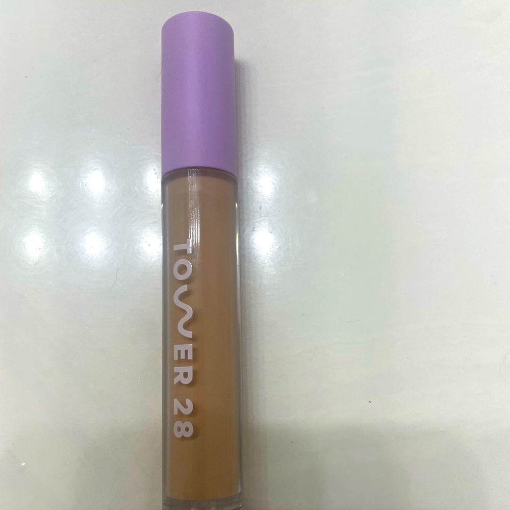 New concealer without a box in the color L8C. Peach undertone.